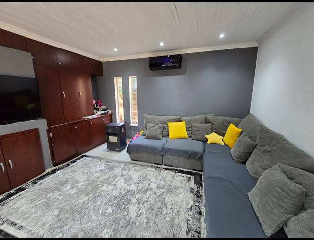 4 BEDROOM FREEHOLD FOR SALE IN BASSONIA